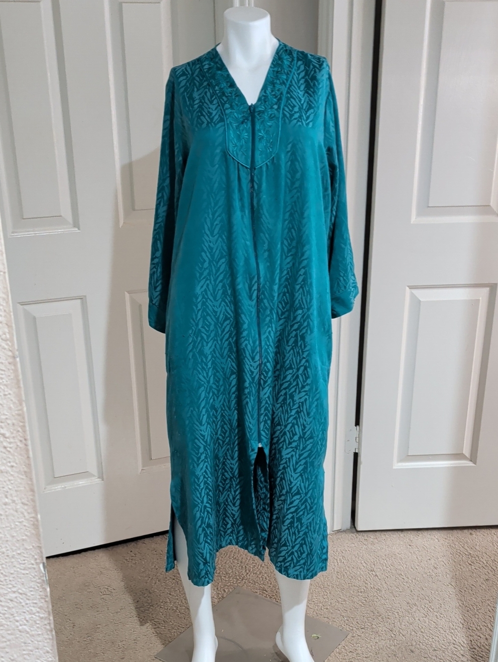 VTG Miss Elaine Teal Long Sleeve V-Neck Satin Caftan Robe/ Nightgown Women's L